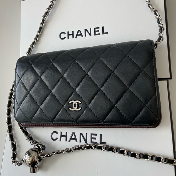❌SOLD❌  CHANEL WALLET ON CHAIN - Picture 2 of 11